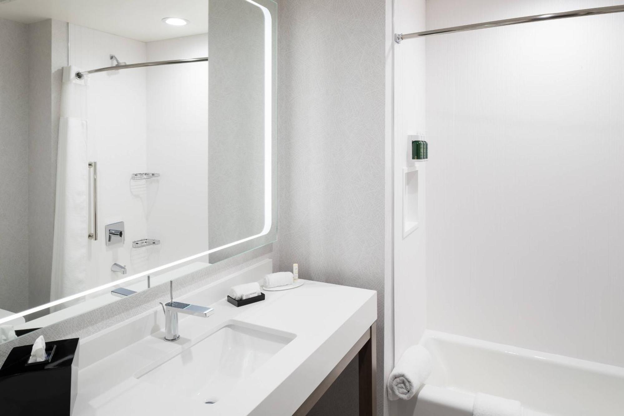 Courtyard By Marriott Houston Heights/I-10 Otel Dış mekan fotoğraf