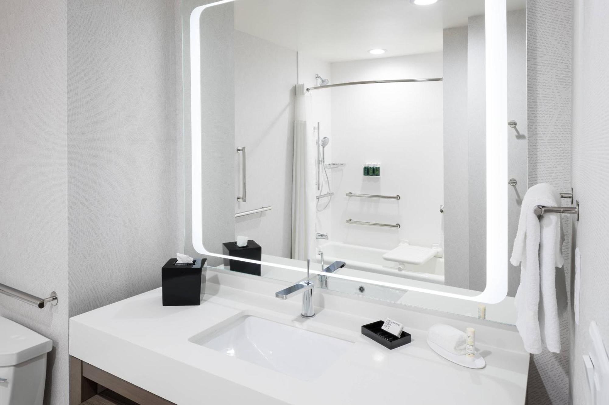 Courtyard By Marriott Houston Heights/I-10 Otel Dış mekan fotoğraf
