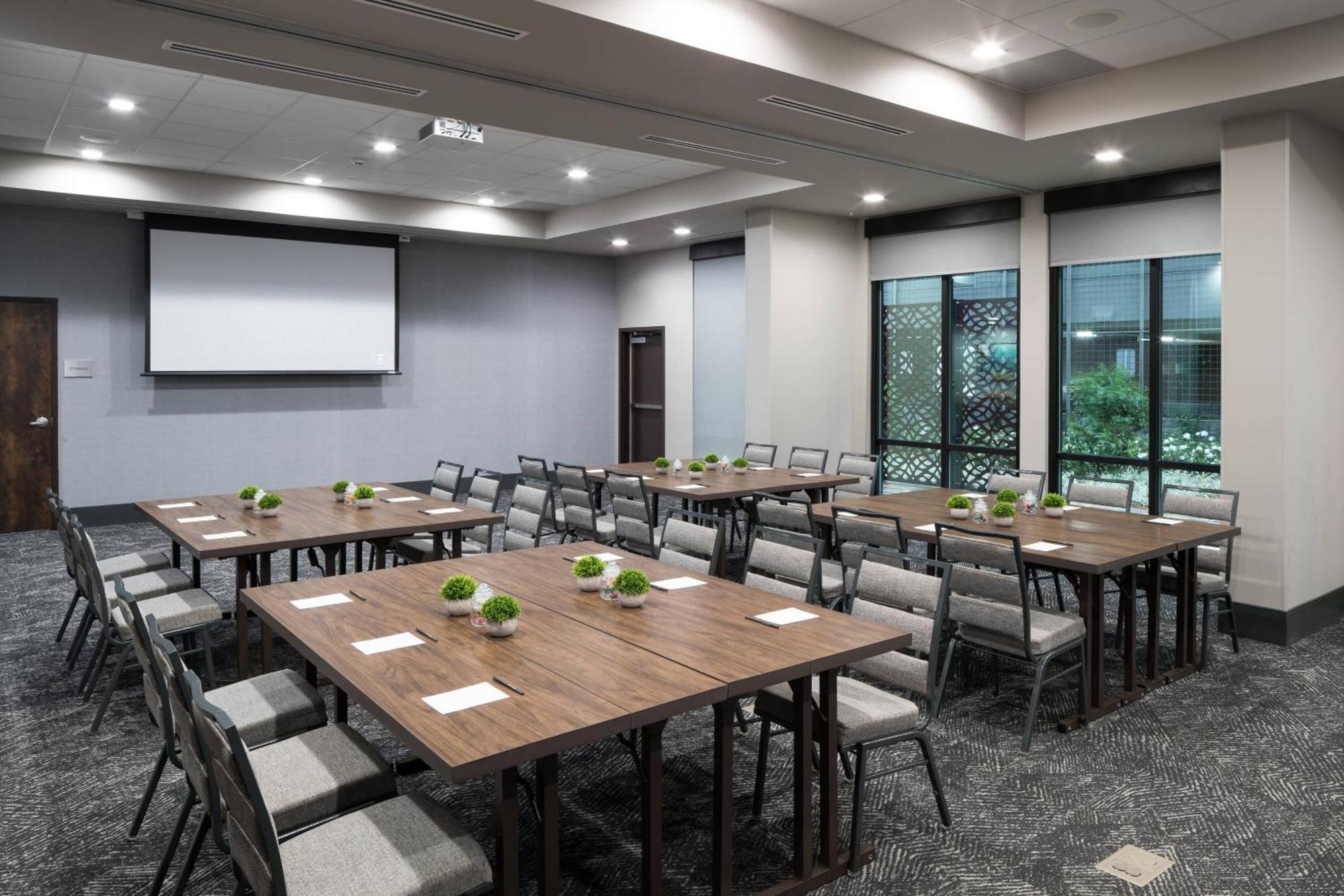 Courtyard By Marriott Houston Heights/I-10 Otel Dış mekan fotoğraf