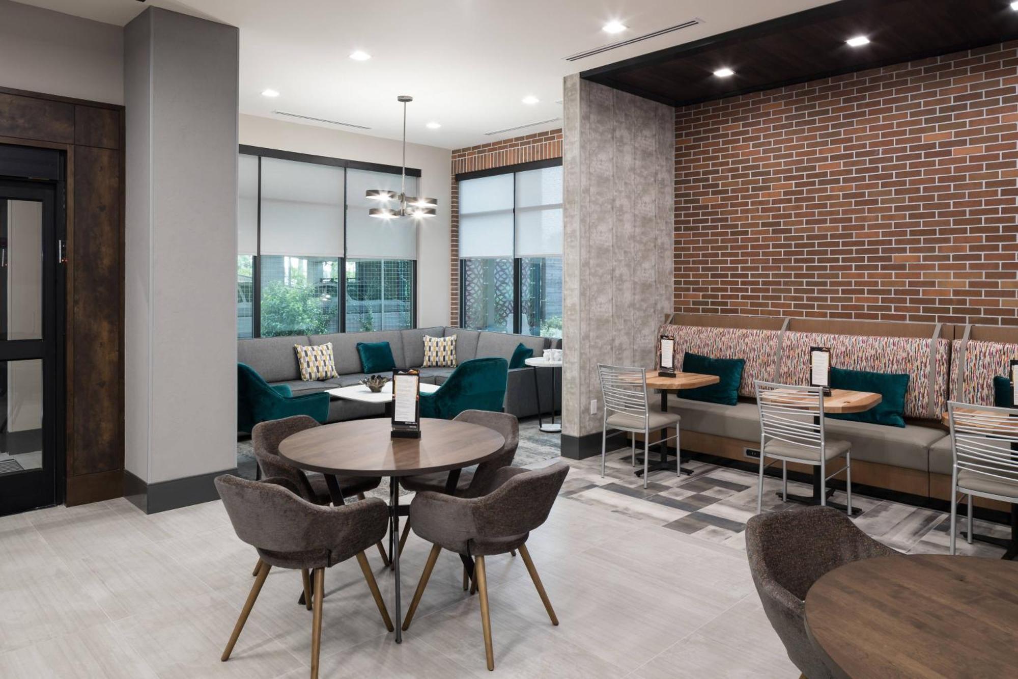 Courtyard By Marriott Houston Heights/I-10 Otel Dış mekan fotoğraf