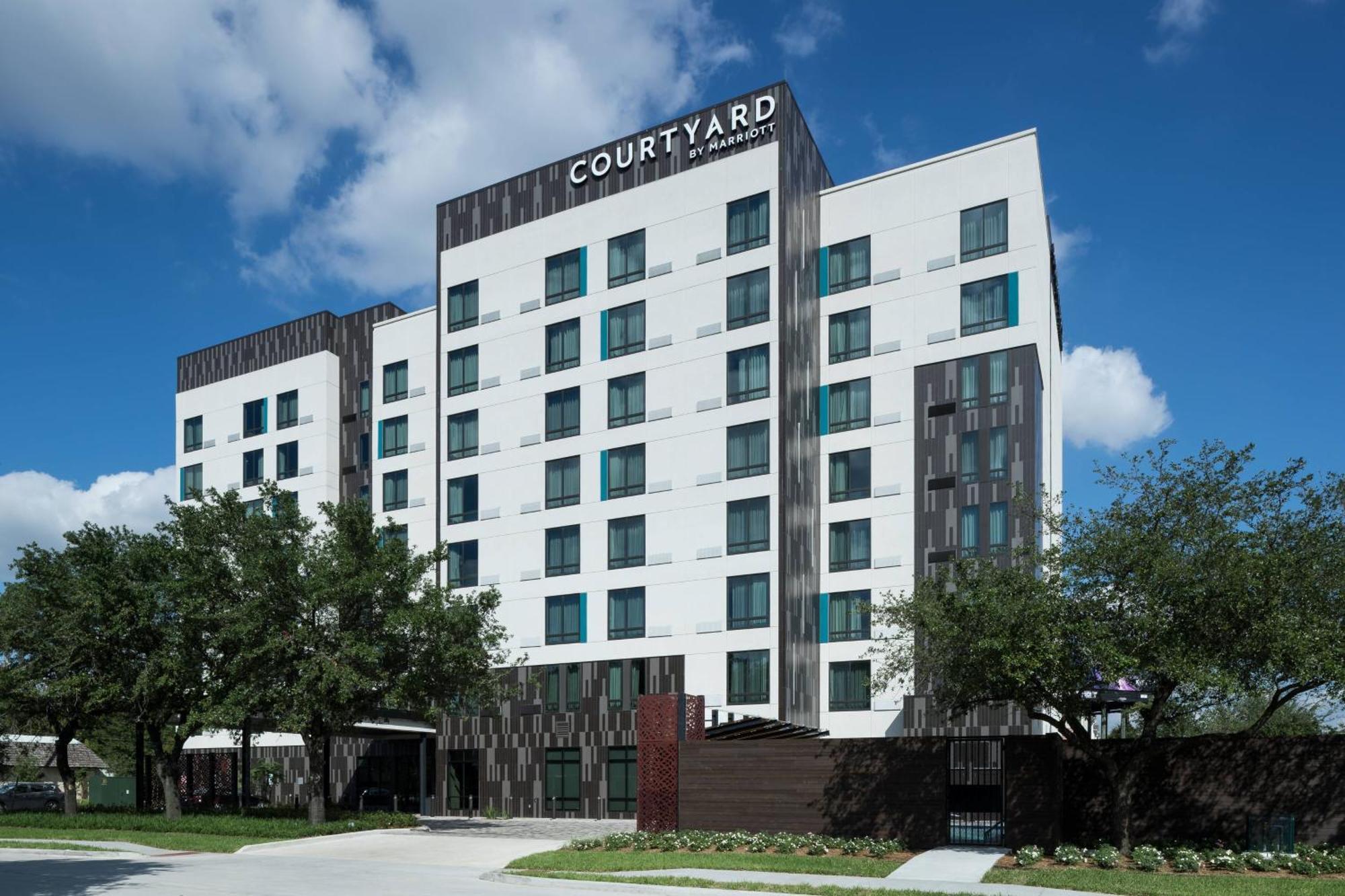 Courtyard By Marriott Houston Heights/I-10 Otel Dış mekan fotoğraf
